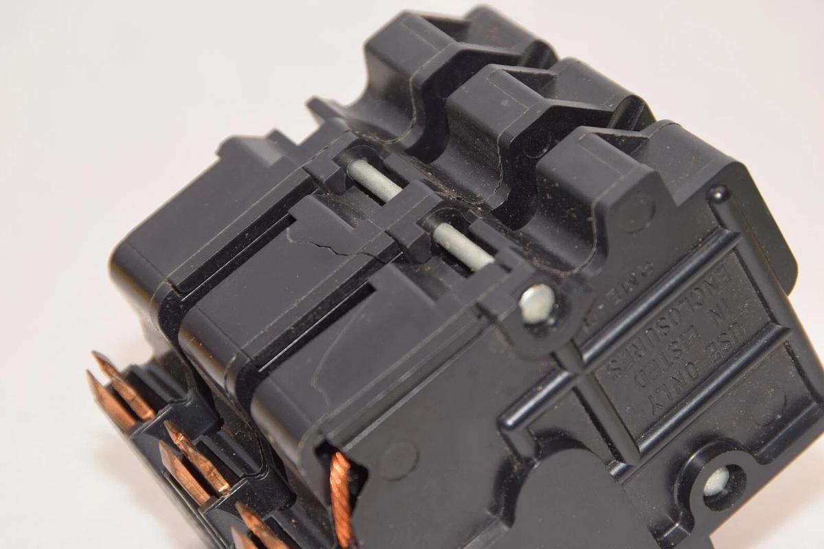 (NEW) FPE 3P30 30A Amp Stab-Lok Circuit Breaker *Cracked*