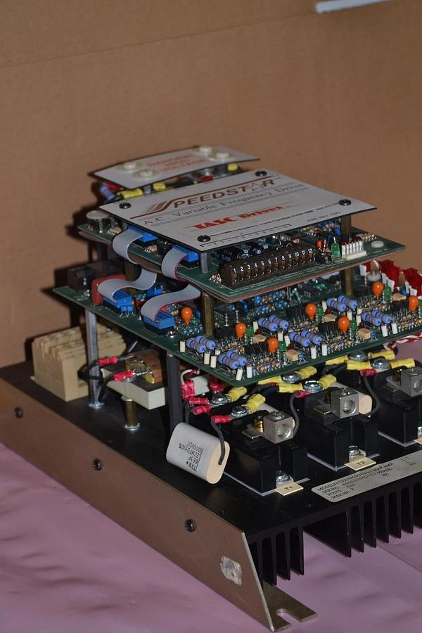 Used PEEDSTAR VARIABLE FREQUENCY DRIVE 34C020V480E162 2hp 2HP 3ph 3.7A