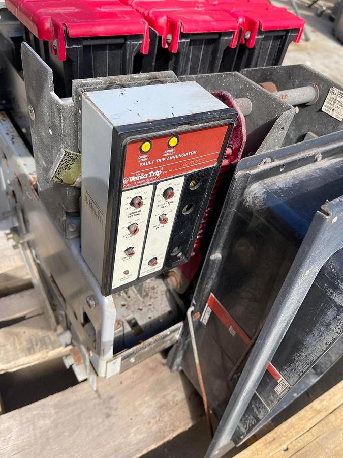 Used General Electric GE Low Voltage Power Circuit Breaker AKR-6D-30H 800A TA9VT20SA1