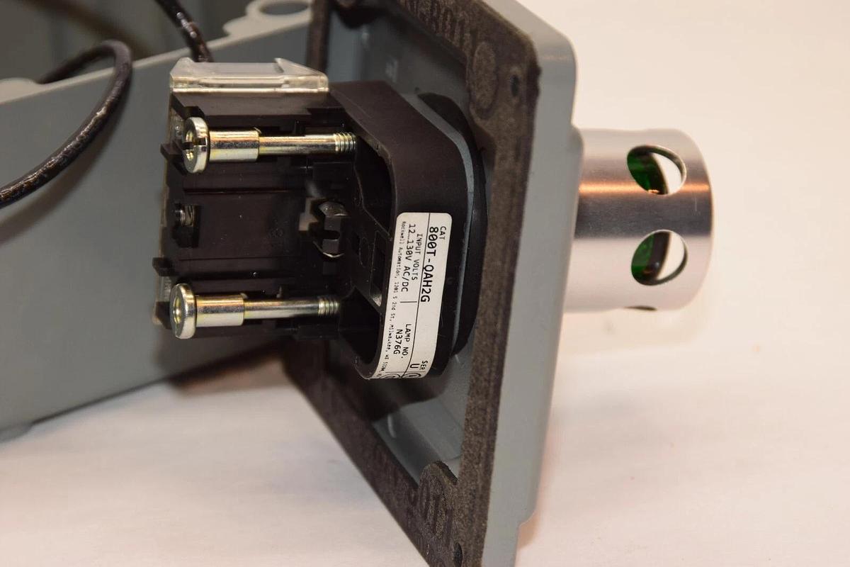 Used ALLEN BRADLEY 800T-1TKG , 800T-QAH26 , 800T-D Start Stop Assembly