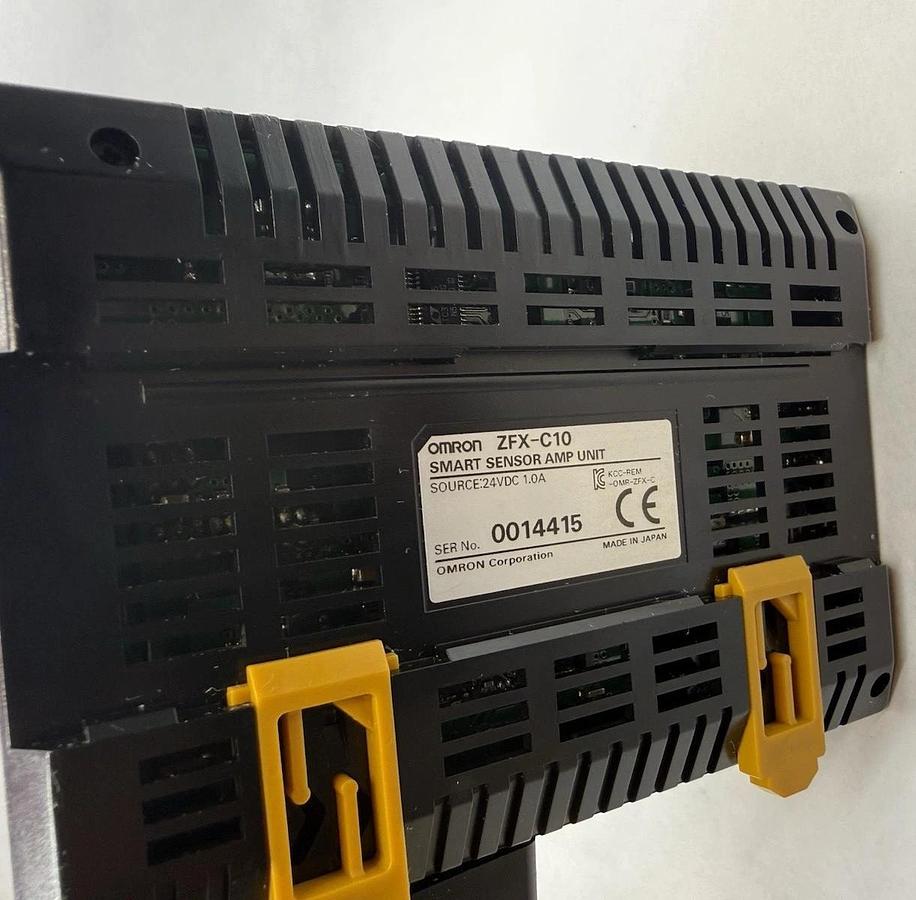 Omron Smart Sensor Amp Unit ZFX-C10 ZFXC10 24vdc 1.0A (New, take out)