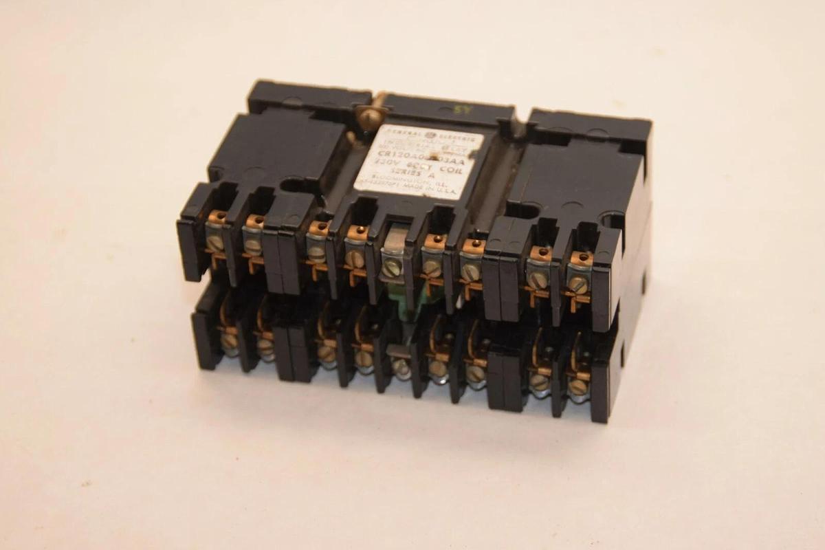 Used GENERAL ELECTRIC CR120A08003AA 230V 60CY 300V 10A Series A Industrial Relay
