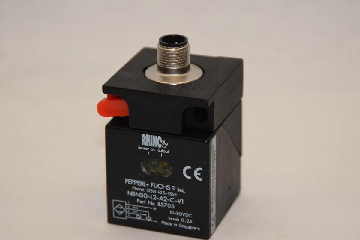 (NEW) PEPPERL + FUCHS NBN30-L2-A2-C-V1 Part No 85705 10-30Vdc Proximity Sensor