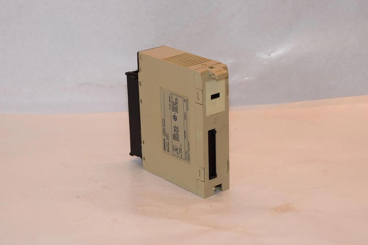 Used OMRON C200H-0C224 C200H0C224 250Vac 24Vdc , 2A/Point Output Unit Module