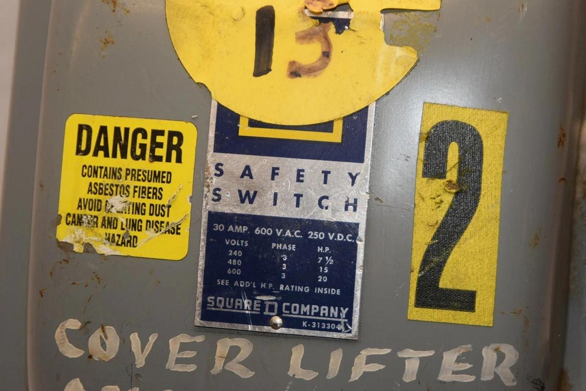 Used Square D 30 Amp single throw Safety Switch 600 V HU-361 series A2 30A 30 A