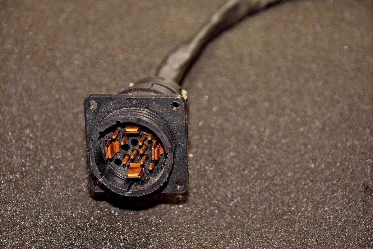 Used PACIFIC SCIENTIFIC R37SMNA-R2-NS-NV-02 8.7A 1.9 Ohms BRUSHLESS SERVO MOTOR