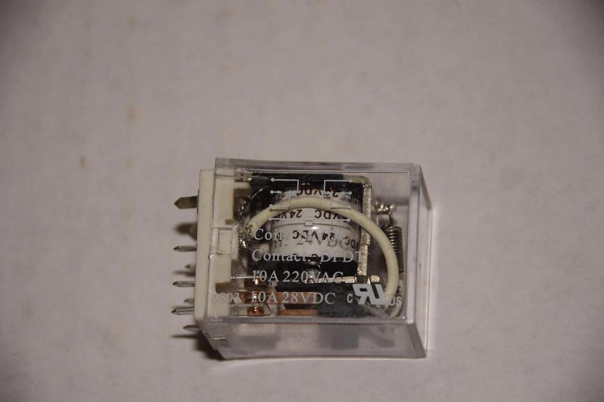 MASTER ELECTRONICS HL2 P DC24C HL2PDC24V 10A/220VAC 10A/28VDC RELAY NEW