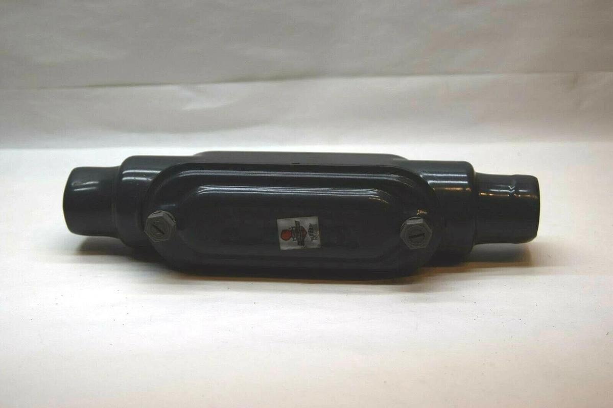 (NEW) ROBROY INDUSTRIES 1-1/4" Coated Conduit Body Straight Fitting