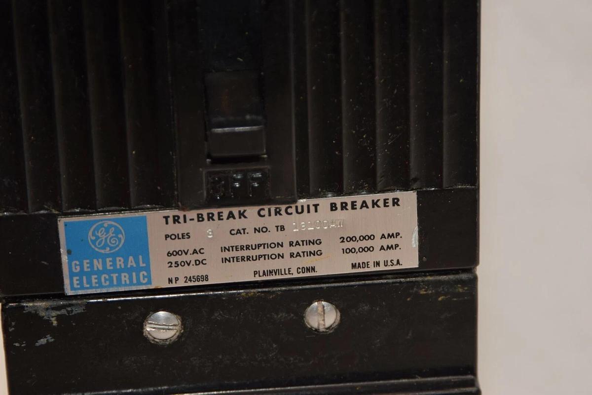 Used GE GENERAL ELECTRIC TB13100AW 100A 100 Amp 100A 600Vac 3P Circuit Breaker