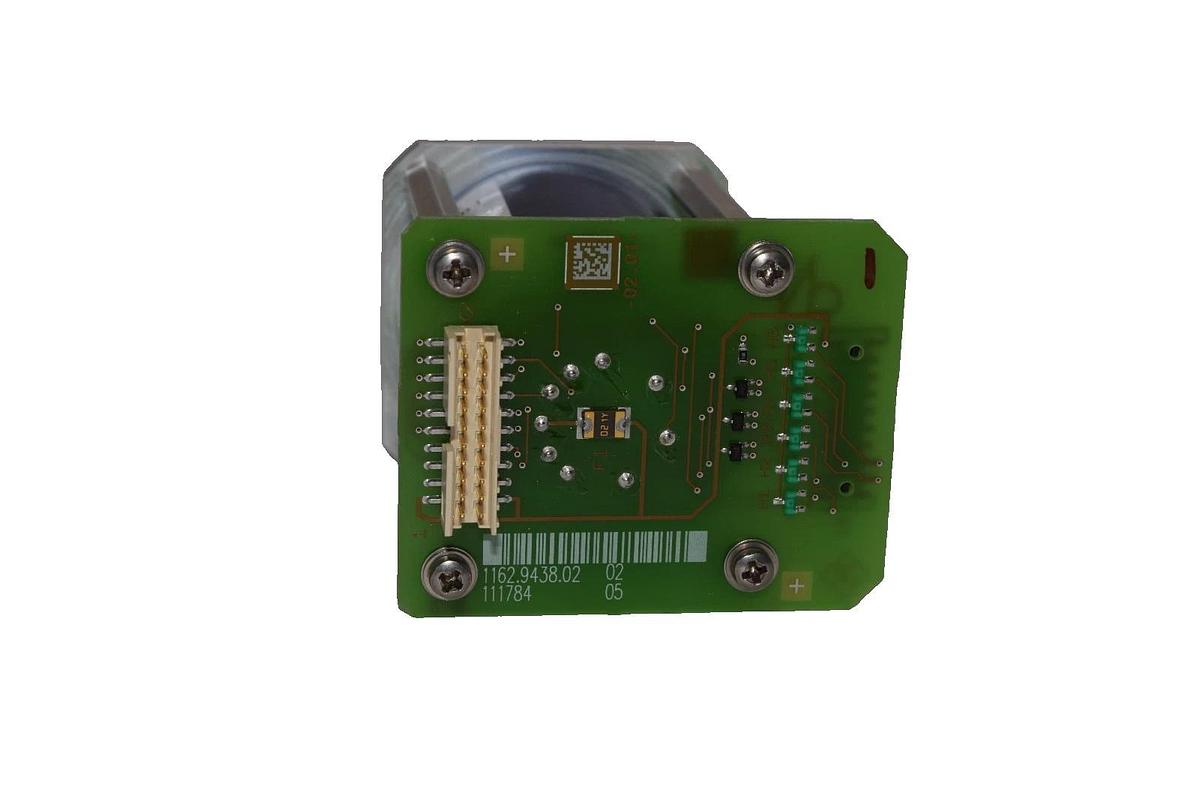 Used Radiall R573 403 610 , R573403610 0-18GHz 28V Coaxial Switch