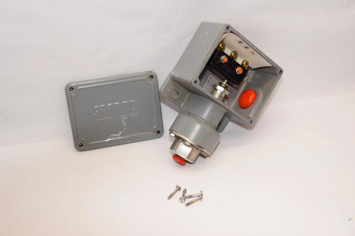 (NEW) SDR 54NN-K116-N4-C1A-30-0 IN HG 750psi 1000psi Pressure Switch