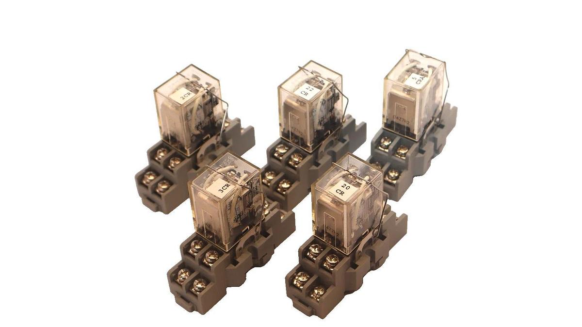 Used (Lot of 5) OMRON LY2 8-Pin Relay With IDEC SH2B-05 Relay Socket Base