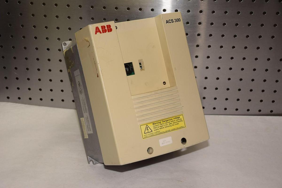 Used ABB ACS300  ACS311-6P6-3 ACS3116P63 380/480V 12.1A 10A VARIABLE FREQUENCY DRIVE