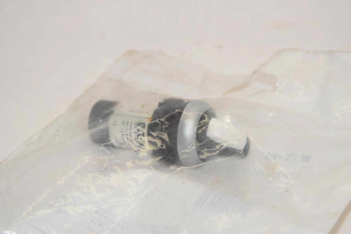 (NEW) EATON CUTLER HAMMER C22-WK-K11 C22WKK11 2 Position Selector Switch