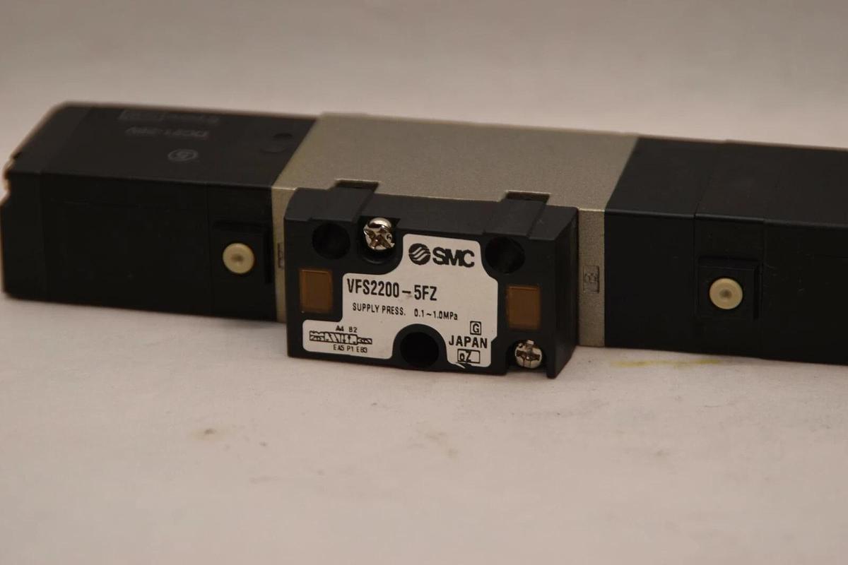 Used SMC VFS2200-5FZ 0.1-1.0MPa DC21-26V Coil Pneumatic Solenoid Valve