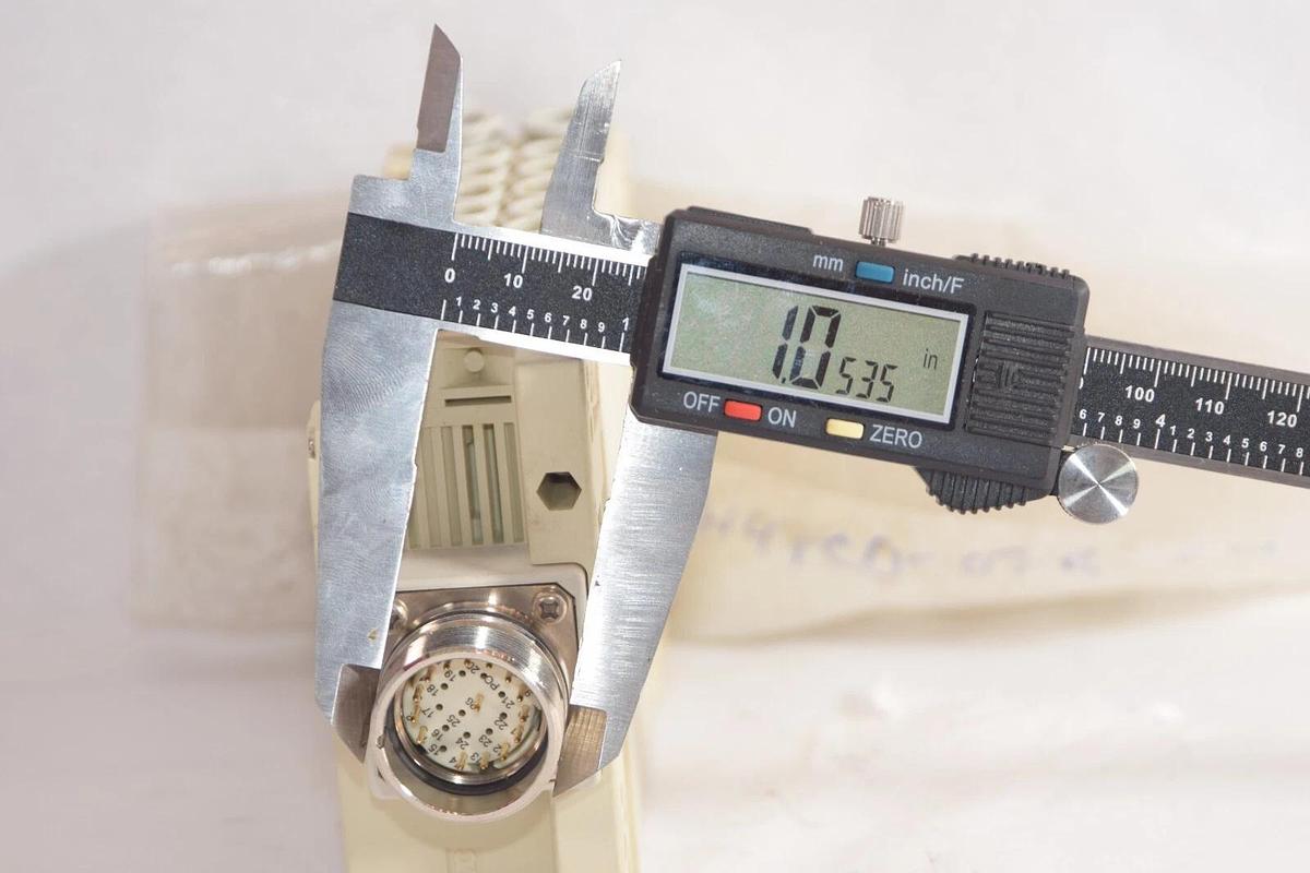 (NEW) SMC SS5X-3-W47CD-07B-C6 , SS5X3W47CD07BC6 7-Port Manifold Base