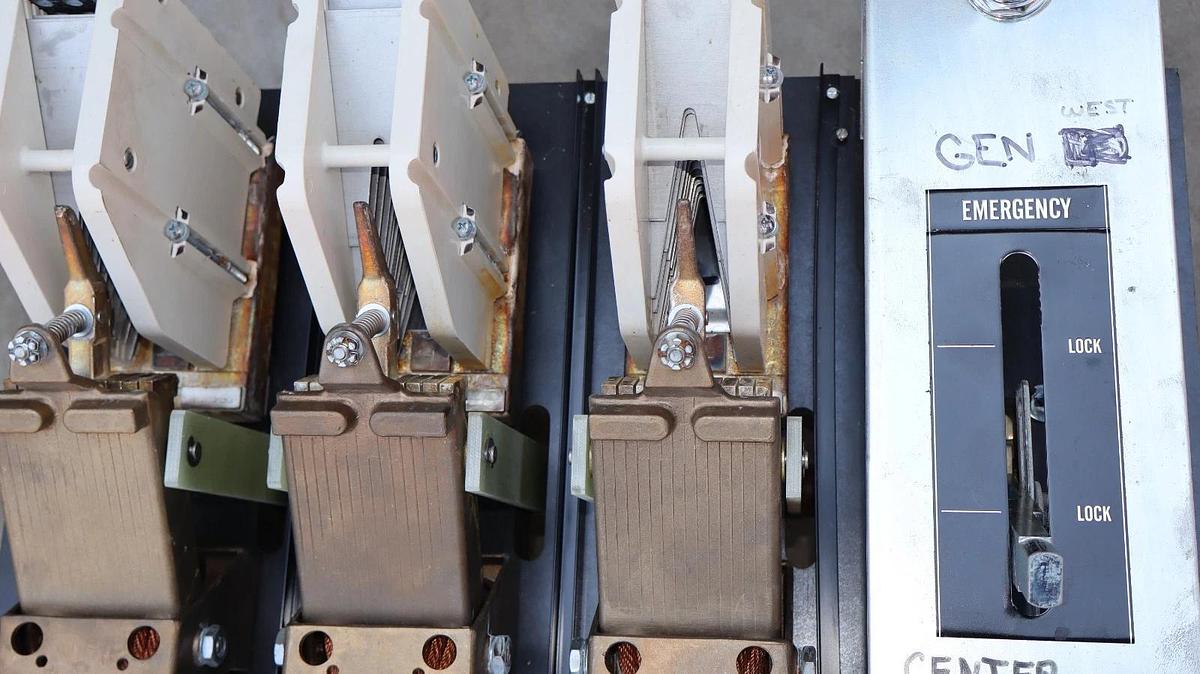 Used Zenith Automatic Transfer Switch 1600a 1600 Amp 3ph 277/480v ZTSDH160ES-7