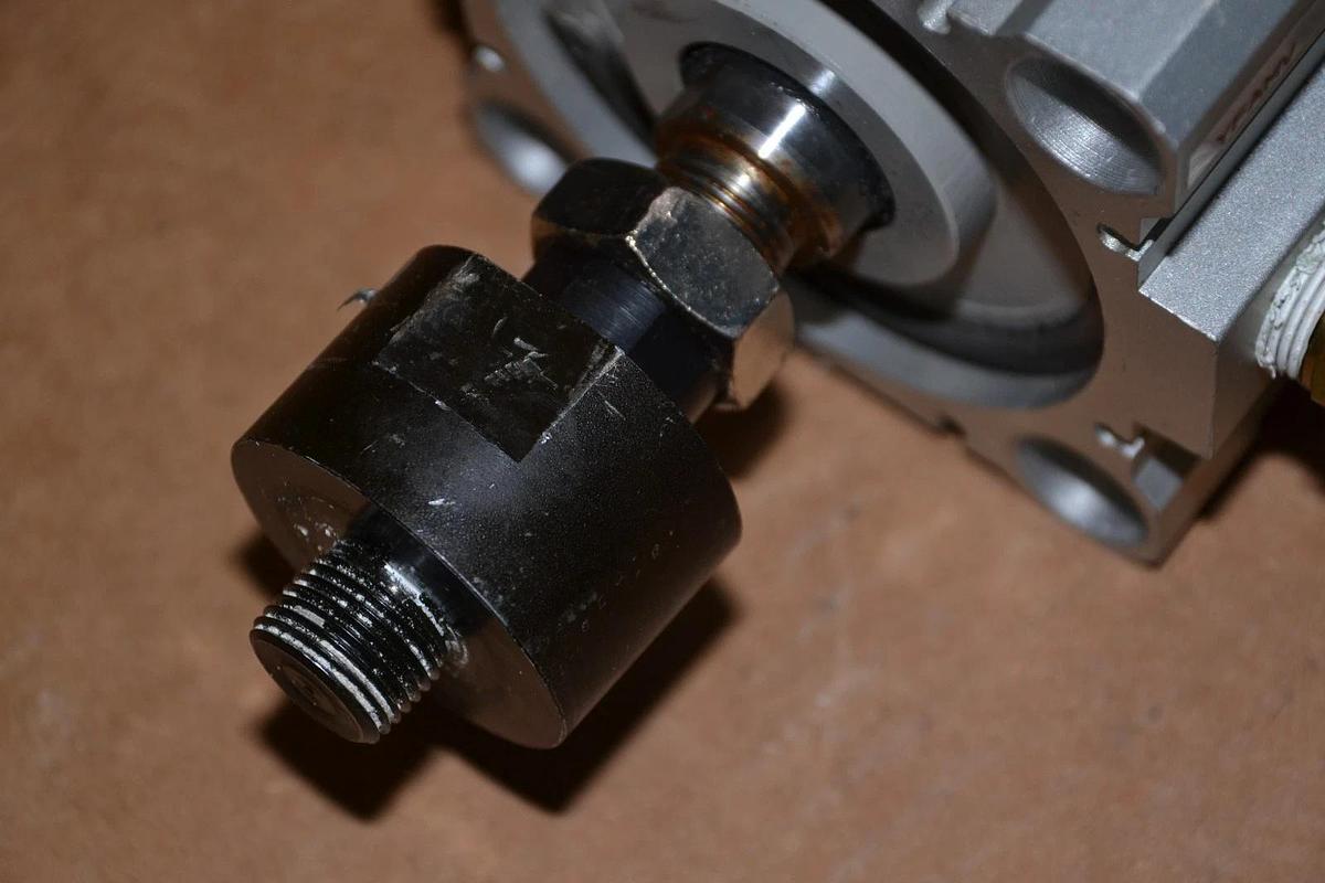 Used SMC PNEUMATIC AIR VALVE CDQ2B80-15DM-F79-XA18 CDQ2B80 15DM F79 XA18