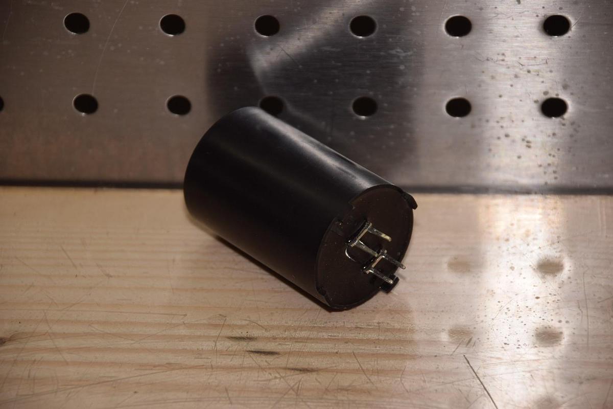 CDE UNL 15W4P7K-F UNL15W4P7KF 4.7uF 1500VDC CAPACITOR NEW