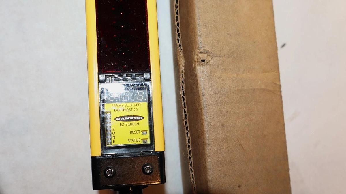Banner SLSR14-900Q8 EZ-Screen Receiver Safety Light Curtain (New)