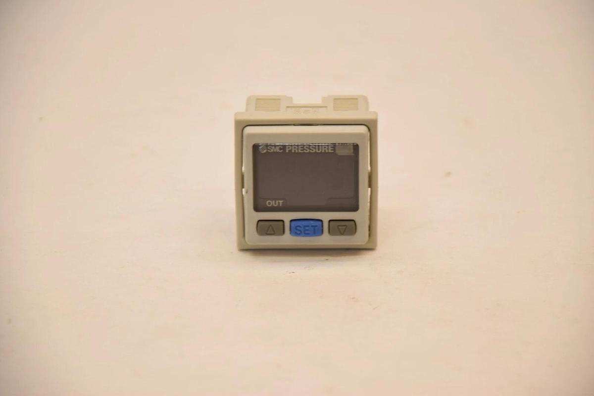 Used SMC ISE30-N7H-26 12-24Vdc Digital Pressure Switch