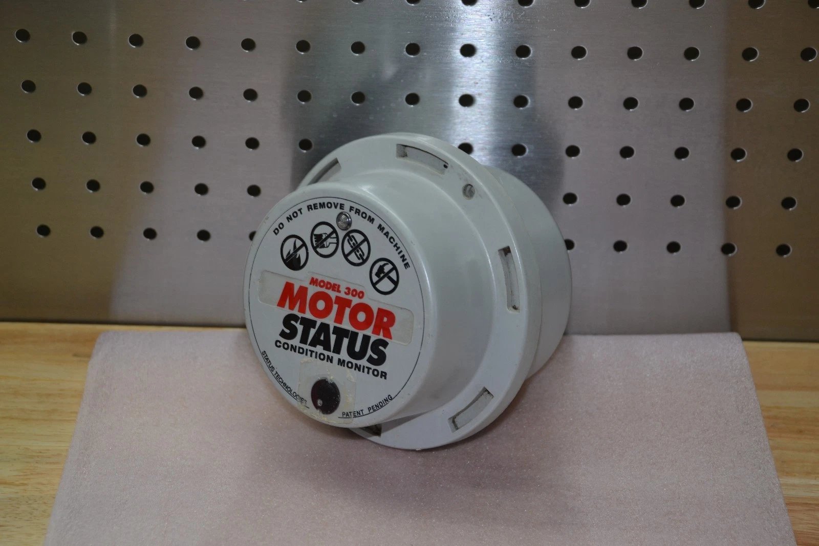 Used CSI CONTROL SYSTEM B0300ST MODEL 300 MOTOR STATUS CONDITION MONITOR