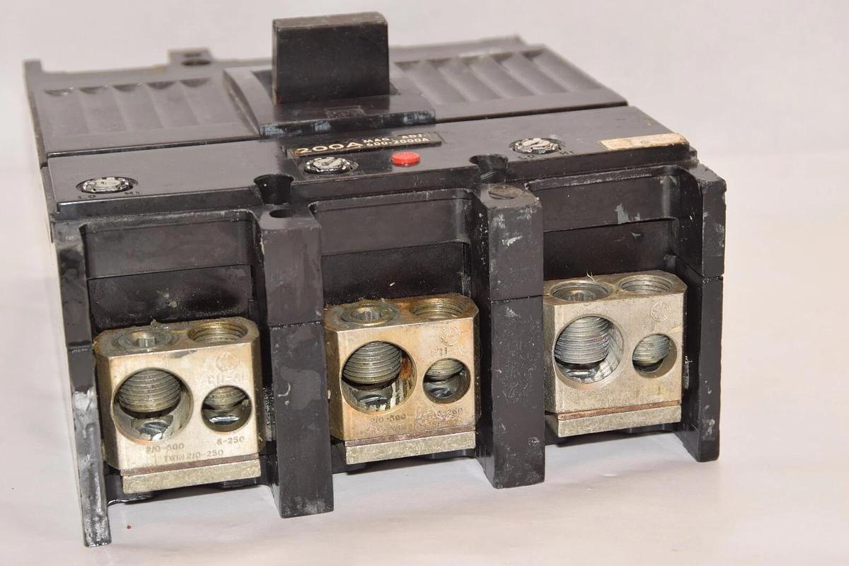 Used GE / GENERAL ELECTRIC E1159L-R 225A Circuit Breaker 3P 600Vac W/ 200A Trip *Chip