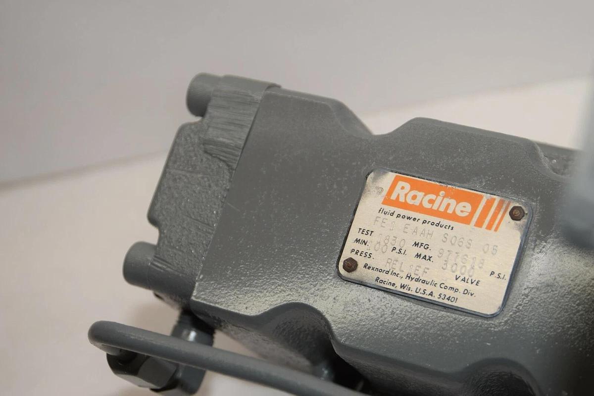 Used Racine FE1-EAAH-S06S-05 3000PSI Pressure Electrical servo Valve FE1 EAAH S06S 05