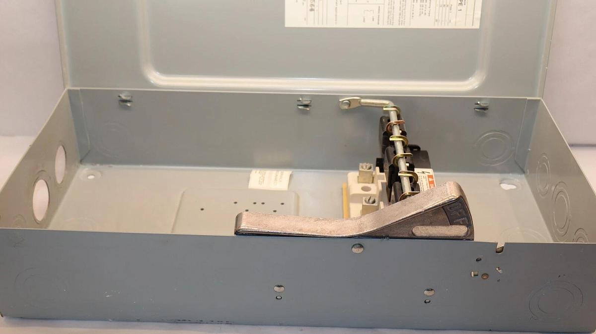 Used SIEMENS I-T-E Enclosed Switch NF353 Ser A 100A 100 Amp 600Vac 3 Phase Heavy Duty