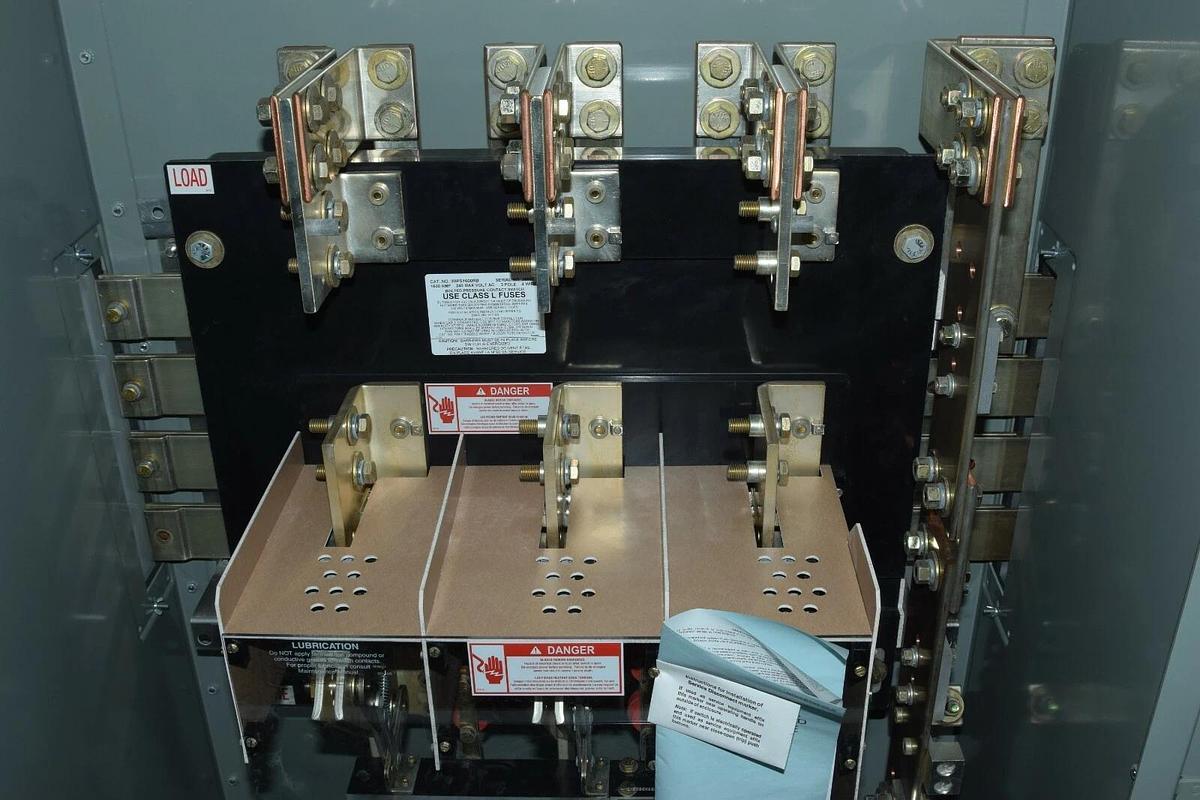 Cutler-Hammer 3BPS1600RB Bolted Pressure Contact Switch 1600A 3PH 1600 Amp 240V