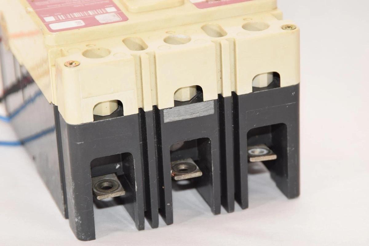 Used CUTLER HAMMER FD3150K 6639C02G09 150A 150 Amp 3 Pole Circuit Breaker