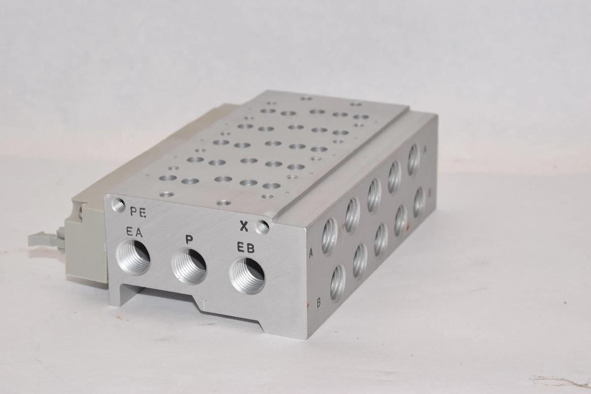 (NEW) SMC SS5Y7-42P-05-02T Bar Stock Manifold