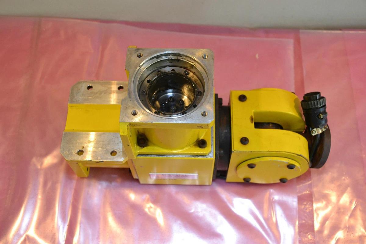 Used FANUC LTD A1 WRIST F1 A05B-1026-H005 A05B 1026 H005 A05B1026H005