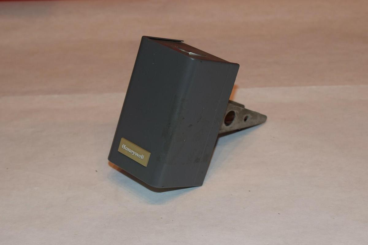 NEW HONEYWELL L4069A1011 3" INSERTION LIMIT CONTROLLER