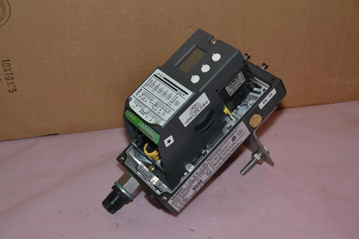 Used SIEMENS D-76181 -30-50/65/80C 18-30V 20mA PRESSURE TRANSMITTER