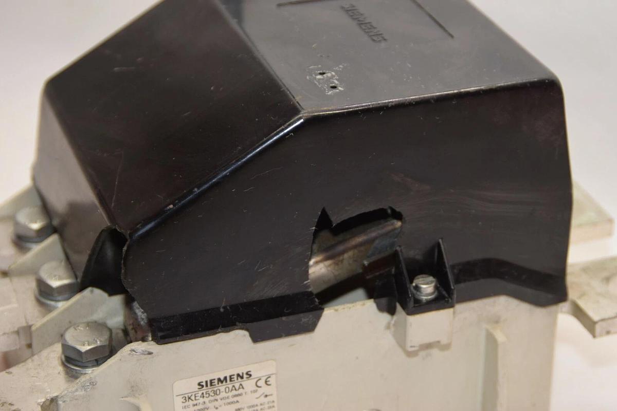Used SIEMENS 3KE4530-0AA Front Operator Load Disconnect Switch 3 pole 1000 AMP  1000A
