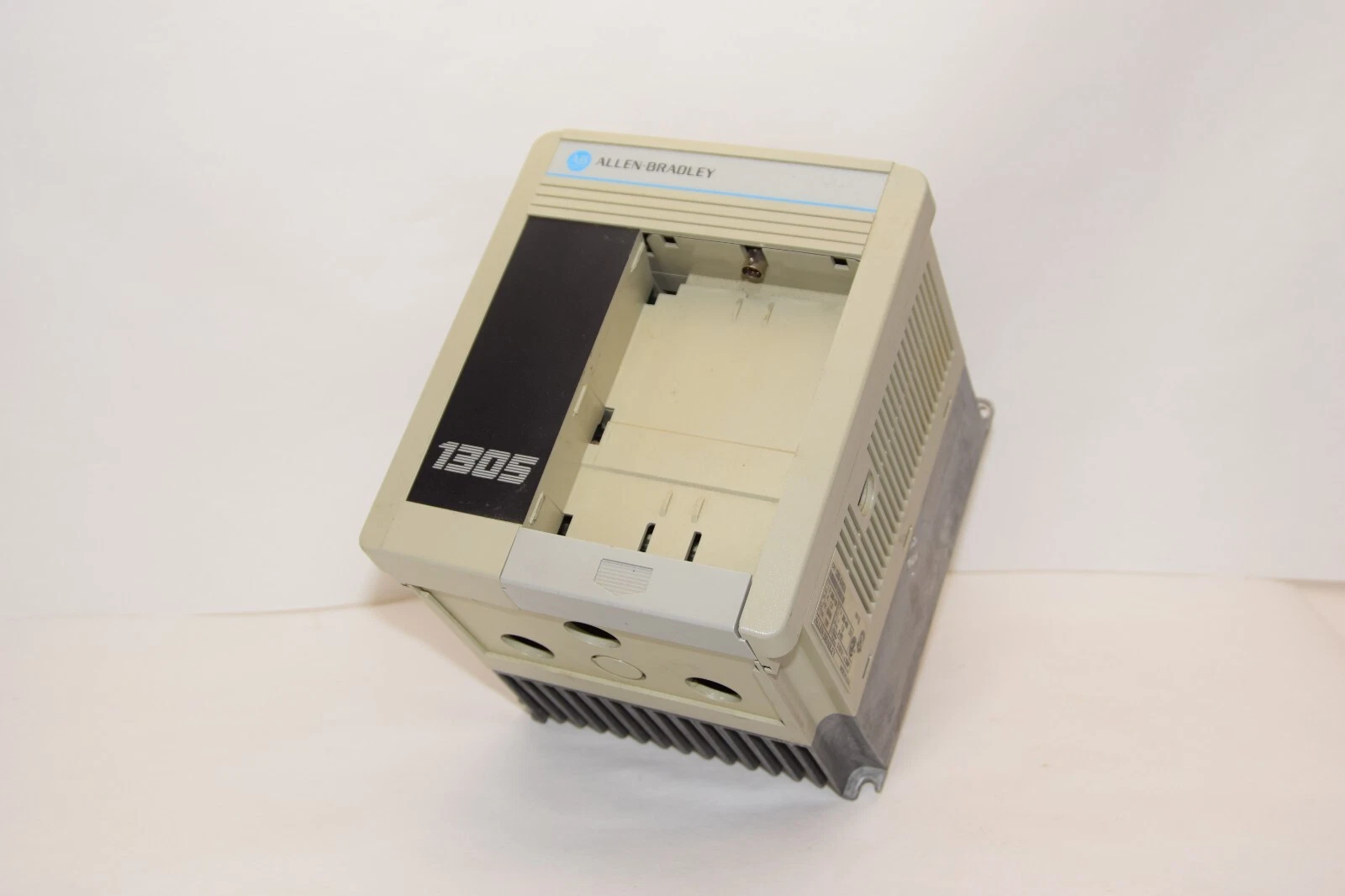 Used ALLEN BRADLEY 1305-BA02A Series A 380-460V 1.6A 50/60Hz 1300Va Drive *No Keypad*