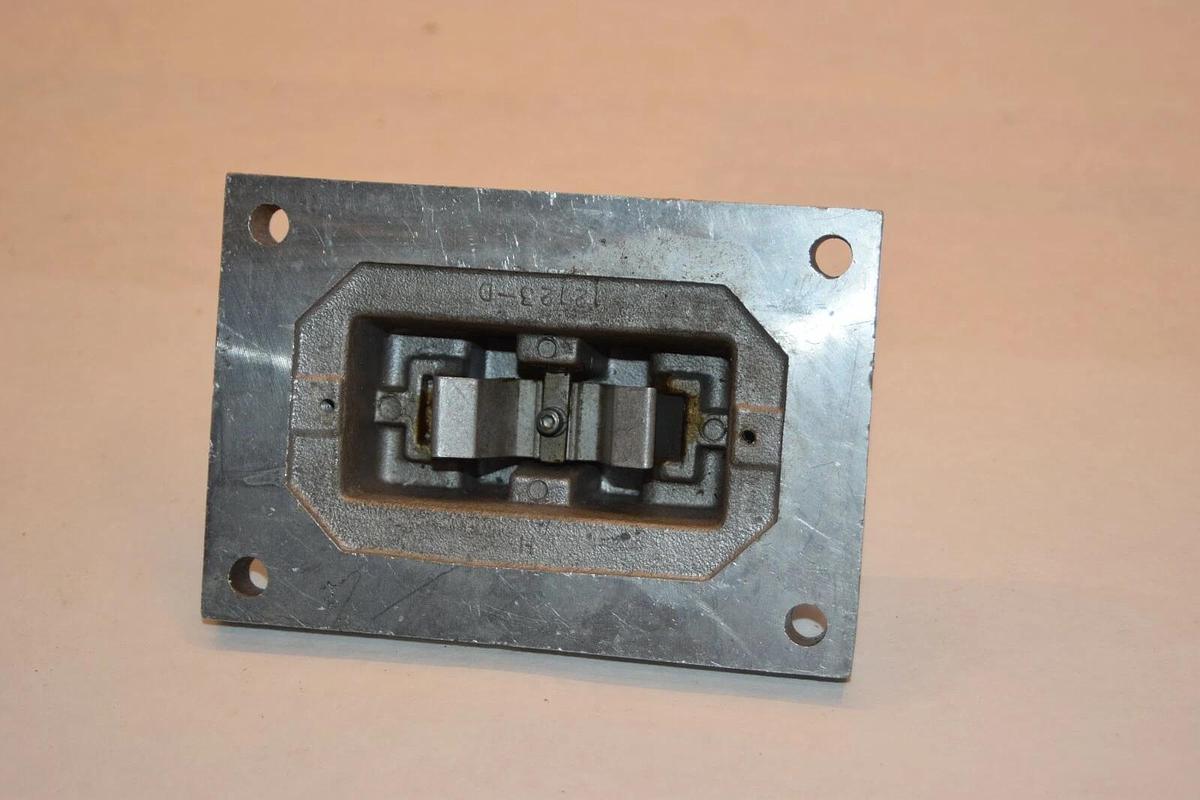 Used CROUSE HINDS EDS1596 600VAC HEAVY DUTY INDUSTRIAL CONTROL FOR HAZARDOUS LOC.