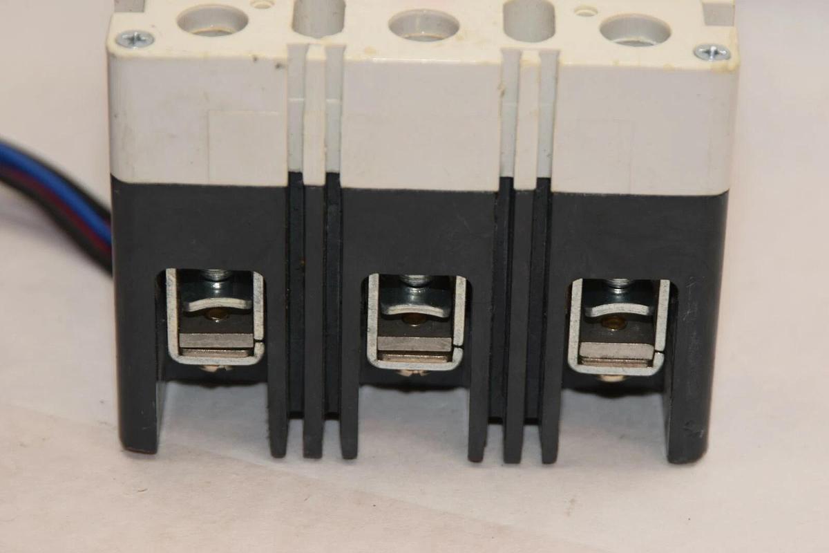 (NEW) EATON CUTLER HAMMER HFDE308032C02 80A 80 Amp A 3P 600Vac Circuit Breaker