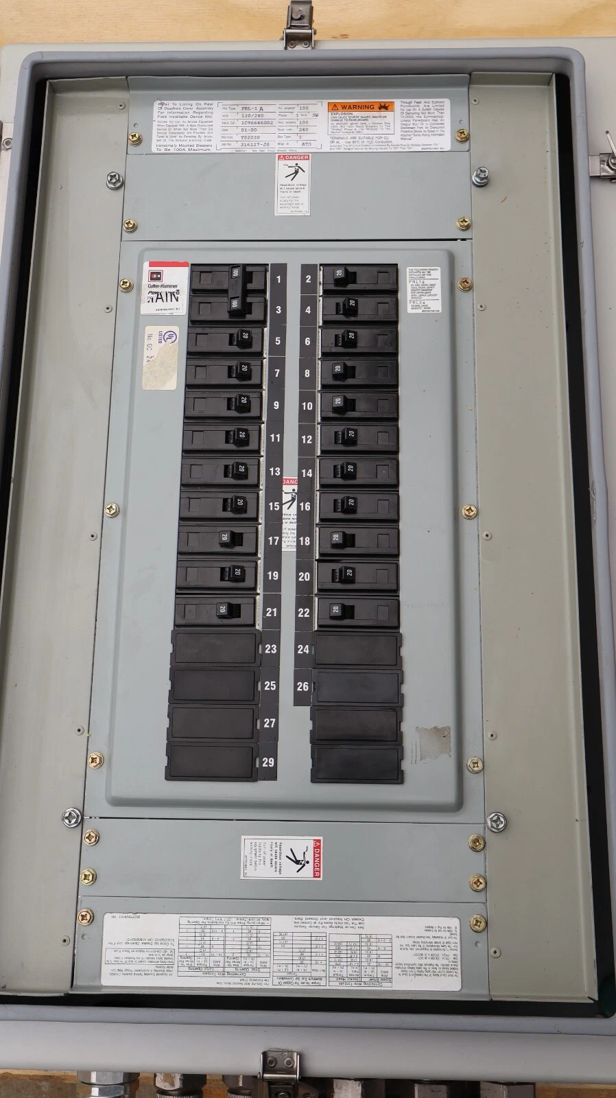 Used Cutler-Hammer Panelboard Pow-R-Line PRL1a 1ph 100a in Stahlin N30206HWT Enclosur