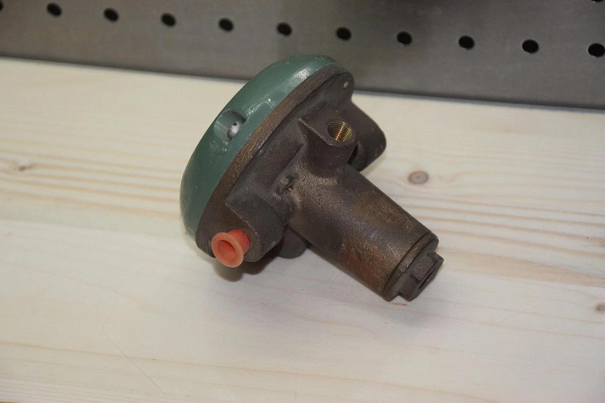 Johnson Service V-6133 Air Switching Valve  New