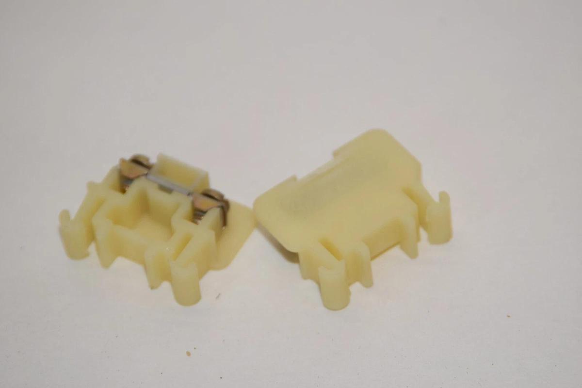 (NEW - Box of 46) ALLEN BRADLEY 1492-F8 Series B 300V 25A Terminal Block