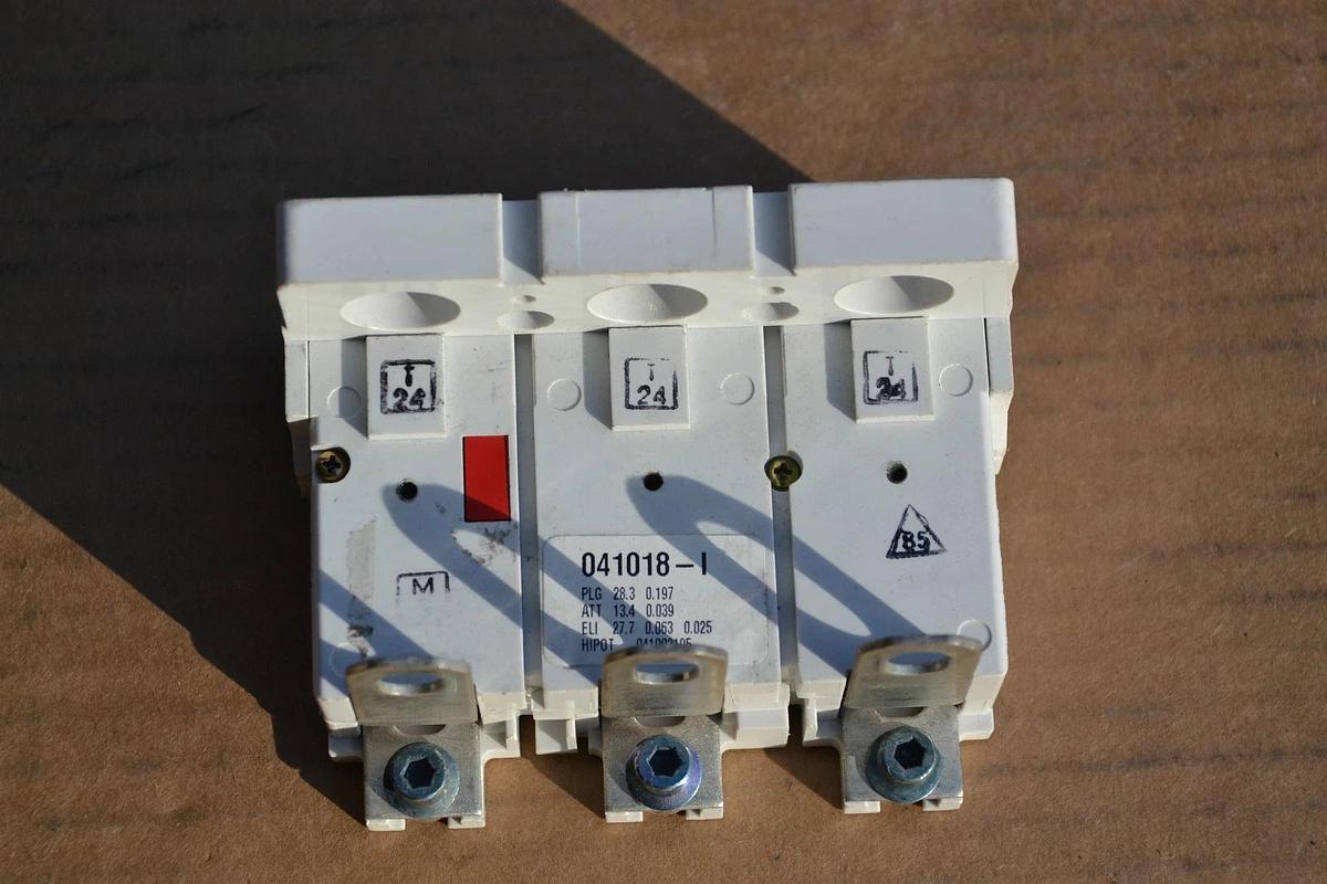 Used CUTLER HAMMER CH THERMAL MAGNETIC TRIP UNIT PJT3200AA 200A 200 A Amp 600V 3 Pole