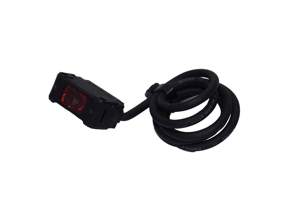 Used Keyence PZ-G101N , PZG101N 10-30Vdc Photoelectric Sensor - Lot of 5