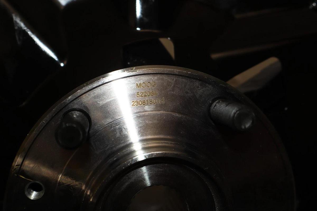 Moog Suspension Knuckle Assembly LK011 Front Left Wheel Bearing and Hub 522084