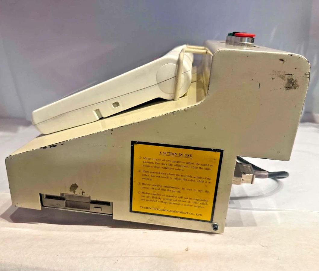Used Yushin Touchscreen Robotic Teach Pendant Computer F8342370 *READ*