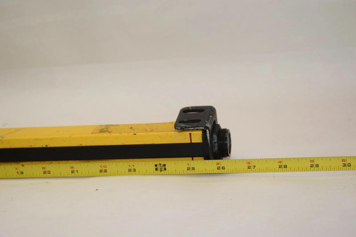 Used STI MS4324B-2 Range 30' MiniSafe 24" Receiver Light Curtain