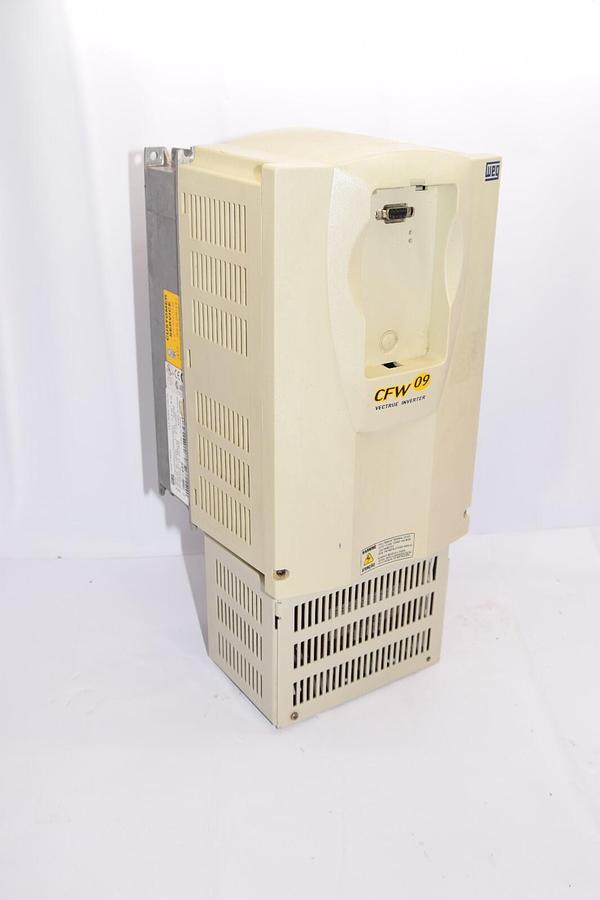 Used WEG USCFW090024T3848EOPDHCZ 3PH 380/480Vac 50/60Hz Vectrue Inverter *No Keypad*