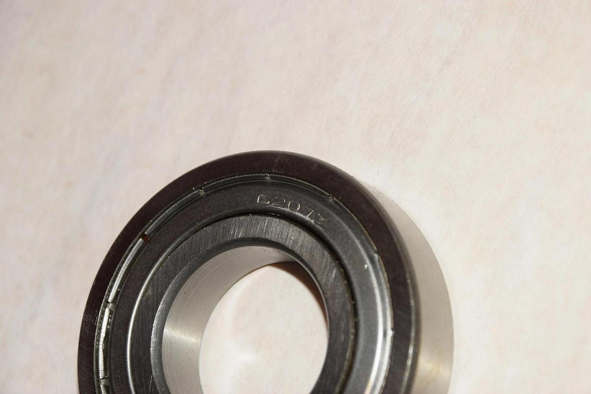 NEW NO NAME 6207Z SEALED BEARING