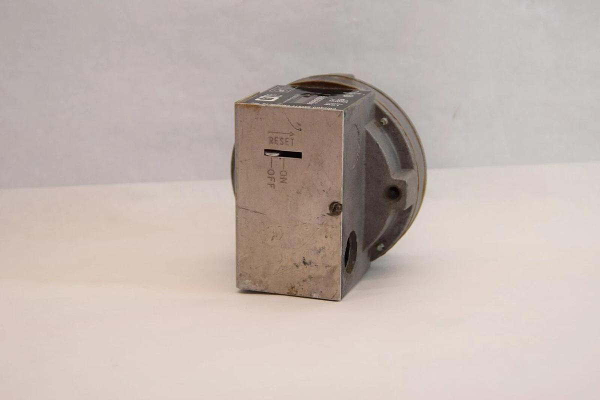 Used CHICAGO SAFETY PRODUCTS INC. LGP-A M1 Low Pressure Switch